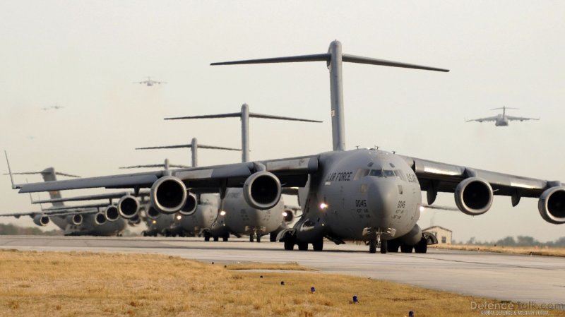 Американский грузовой самолет c17 Globemaster