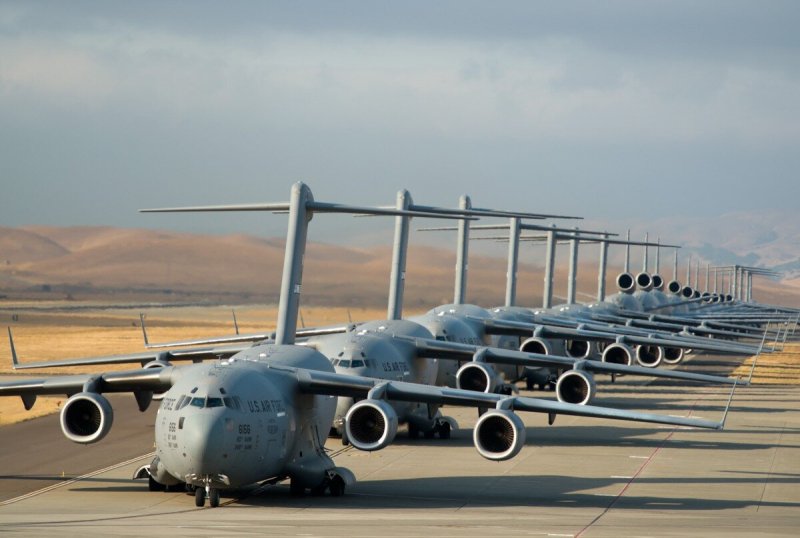 Американский грузовой самолет c17 Globemaster