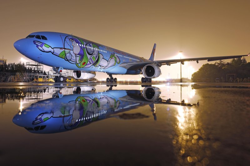 Самолет China Eastern Toy story