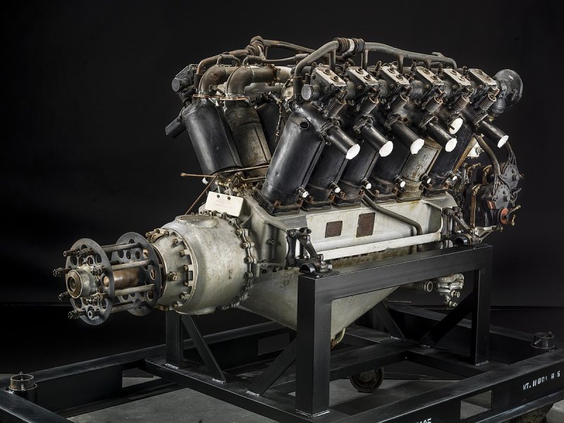Двигатель Rolls-Royce v12