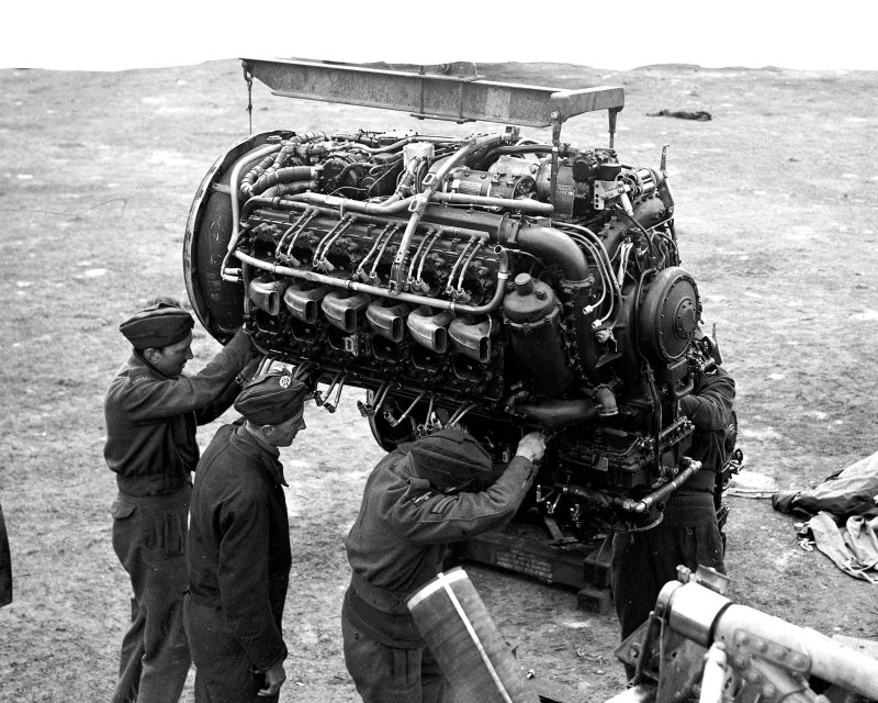 Hawker Typhoon двигатель