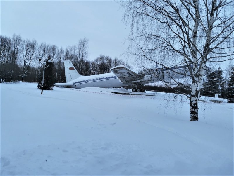 Памятник ил 18 в Вологде