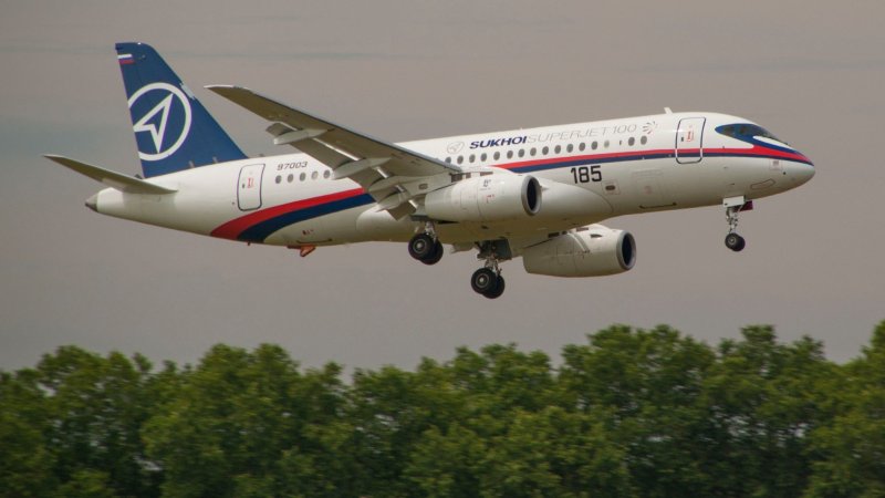 RRJ-95b-100 самолет
