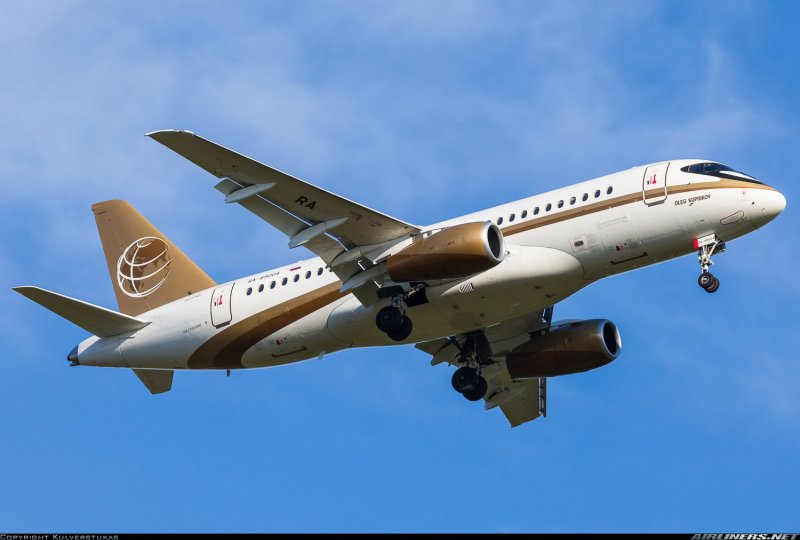 Сухой Superjet RRJ-95