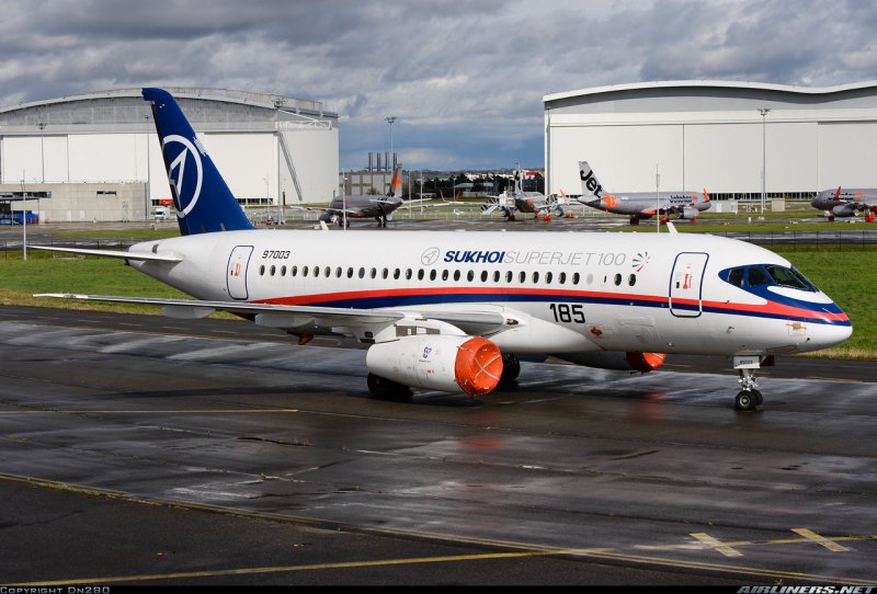 RRJ-95b-100 самолет