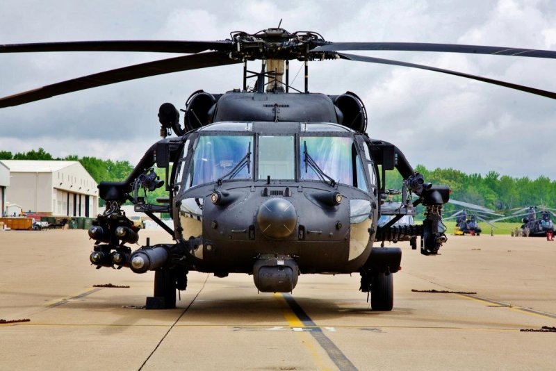 Вертолёт uh-60 Black Hawk