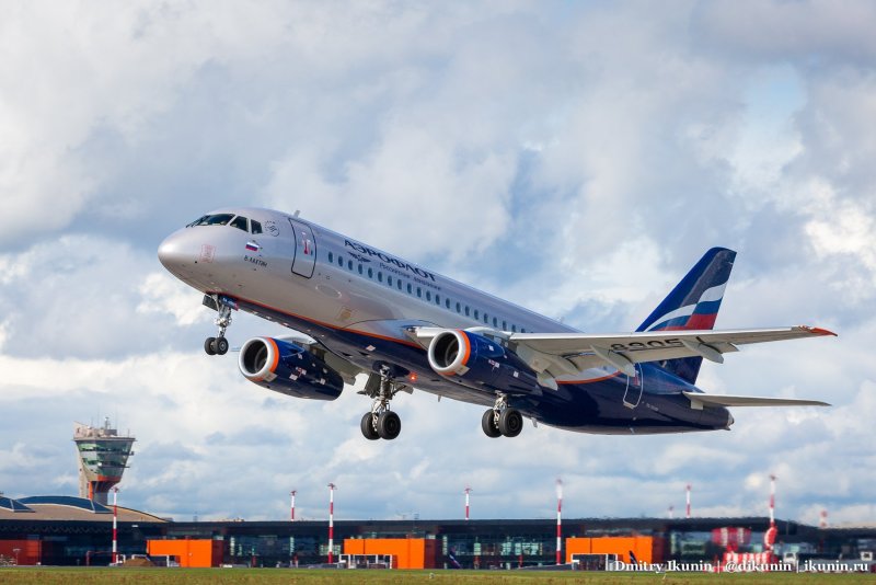 Sukhoi Superjet 100 сайберлет