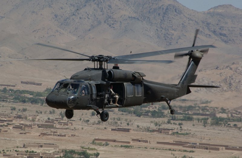 Вертолёт uh-60 Black Hawk