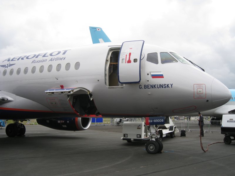 RRJ-95b-100 самолет