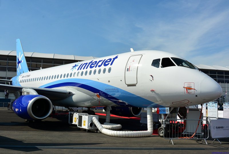 RRJ-95b-100 самолет