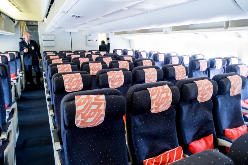 Азур самолеты 777-300 салон