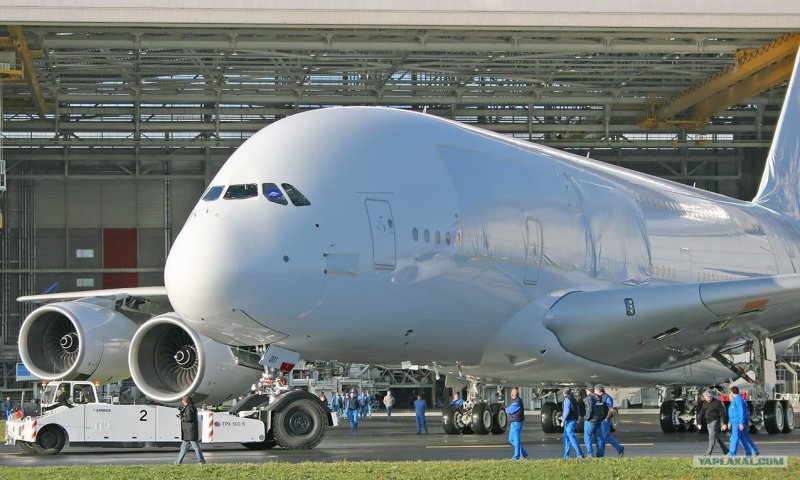 Двухэтажный Airbus a380