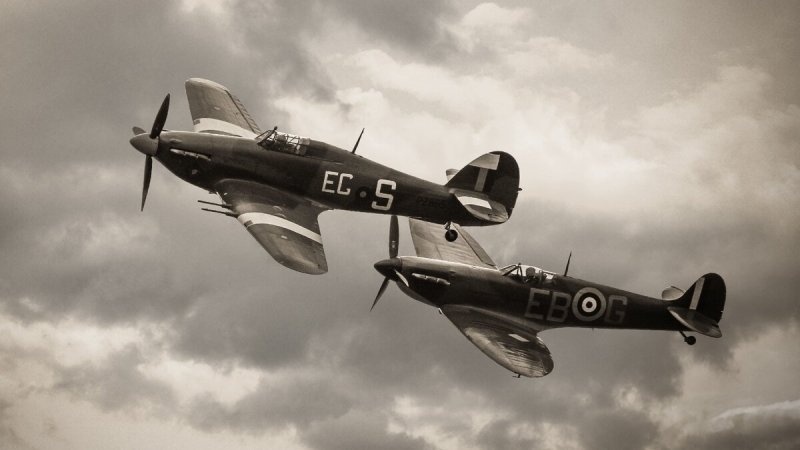 Supermarine Spitfire и Hawker Hurricane