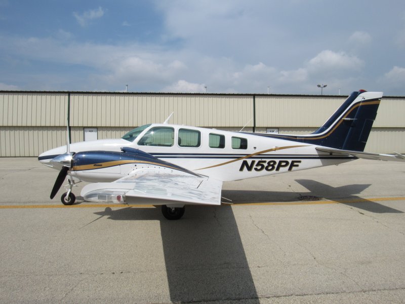 Самолет Beechcraft 58 Baron