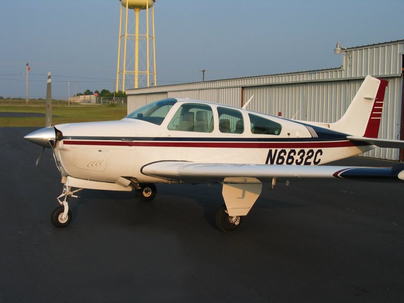 Самолет Beechcraft Bonanza f-33