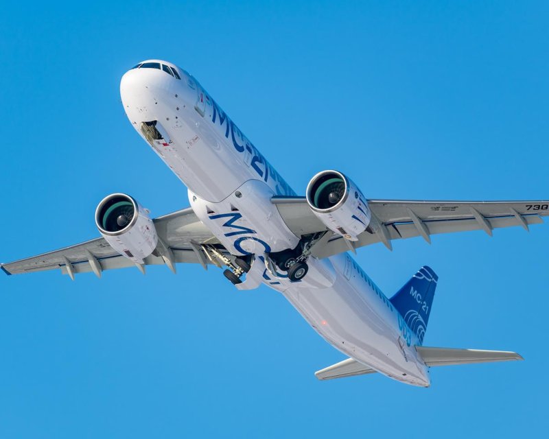 Авиалайнер МС-21-300