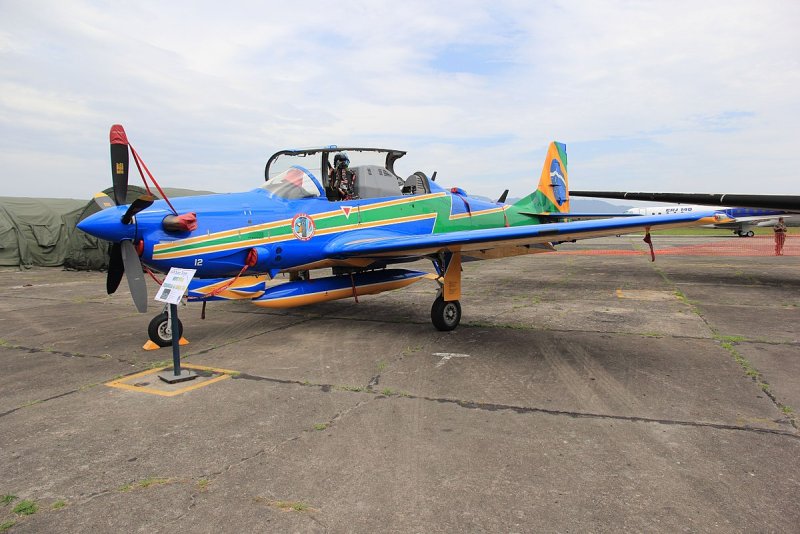 Tucano самолет