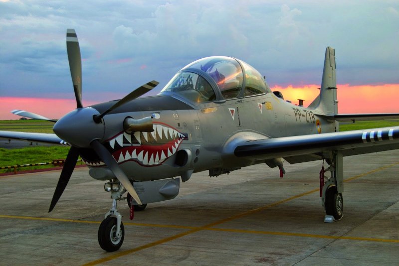 Турбовинтовой Штурмовик Embraer EMB-314 super Tucano