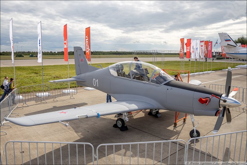 УТС-800 самолет узга учебно-тренировочный