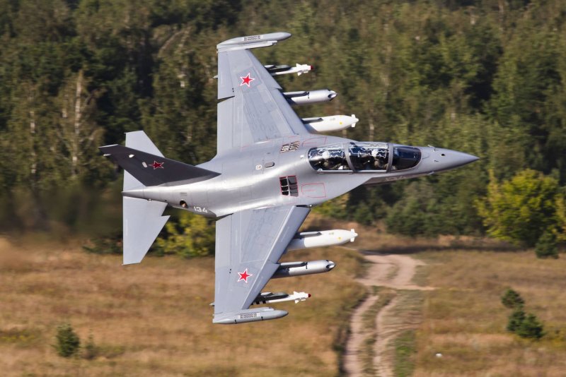 Учебно-боевой самолет як-130