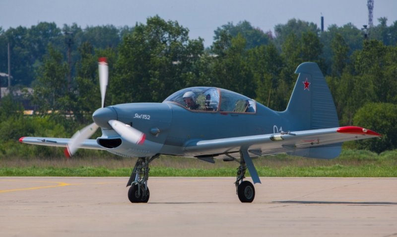 Учебный самолет як 152
