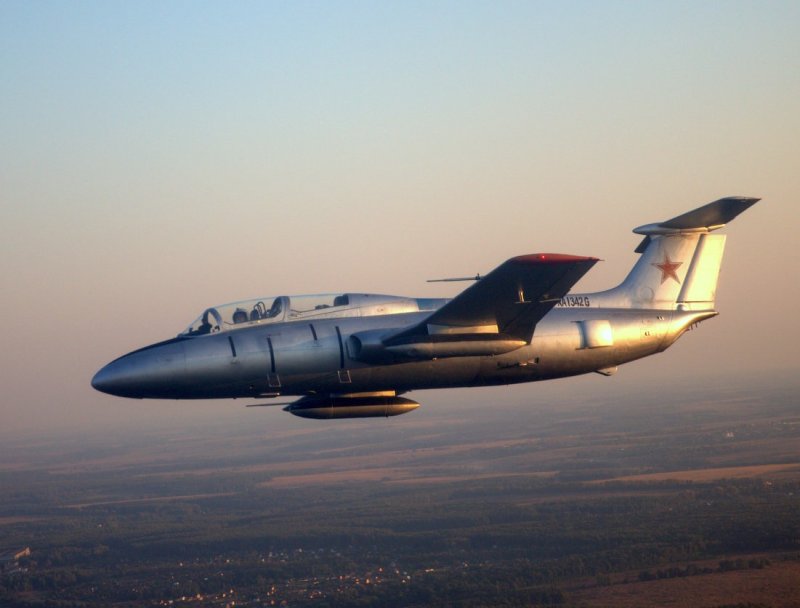 Самолёт л-29 Дельфин