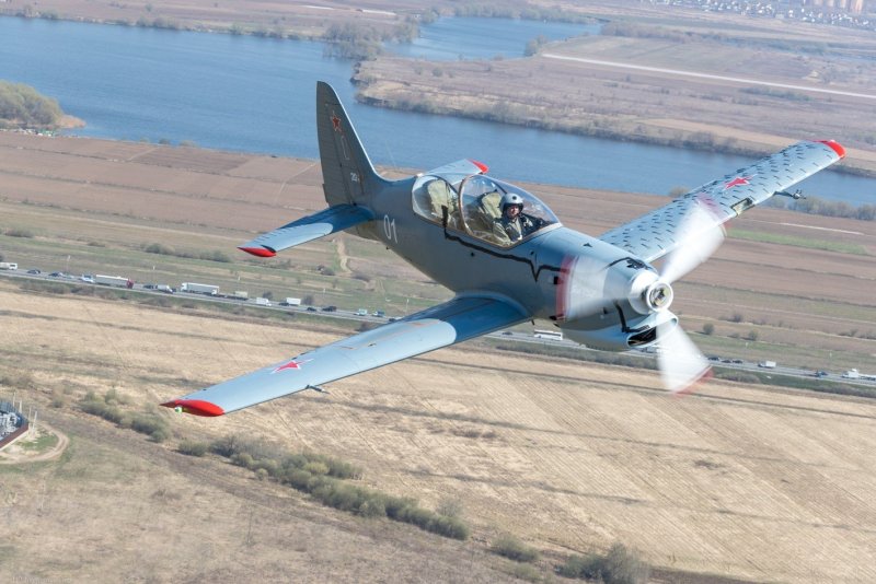 Самолёт як-152