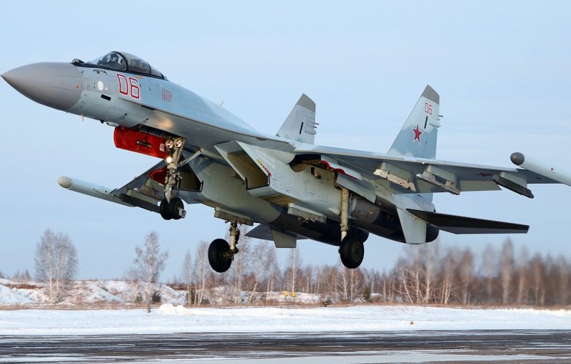 Истребитель Су-35