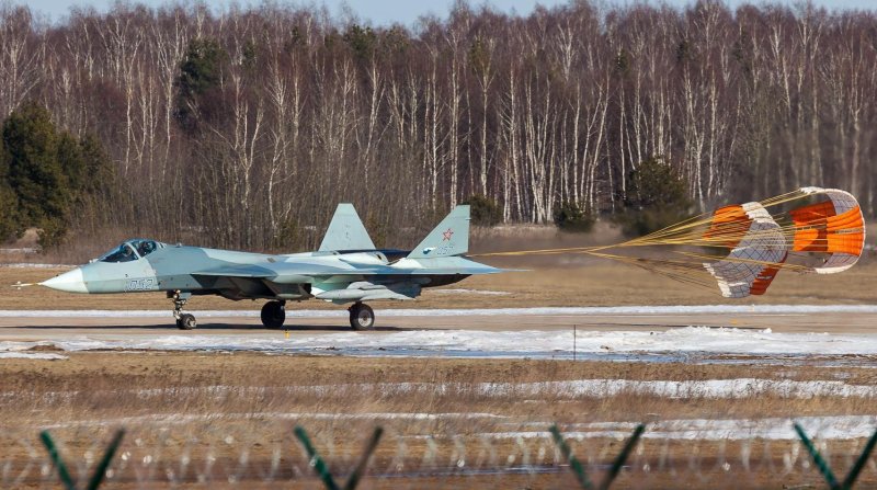 Су-57 тормозной парашют