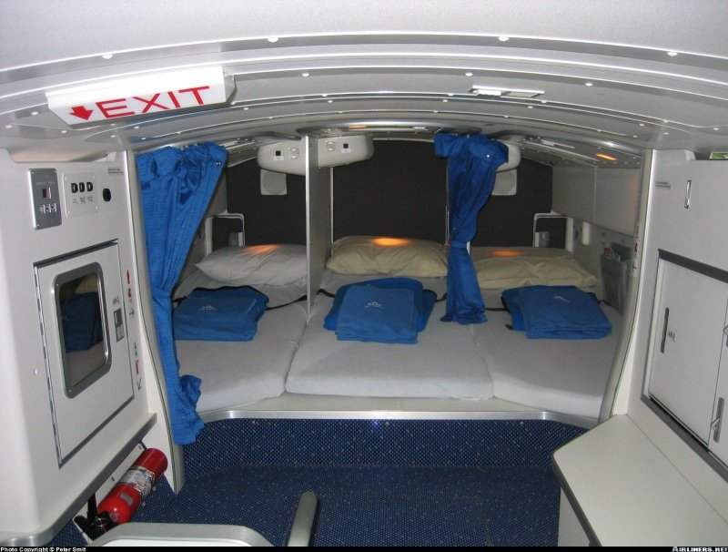Boeing 777 lower Crew rest