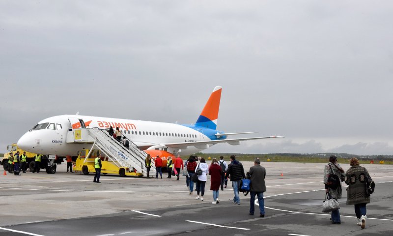 Авиакомпании самолет Азимут Брянск Краснодар