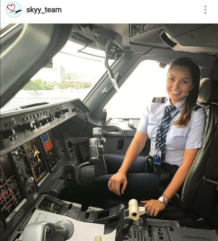 Женщина пилот Нордвинд Диана