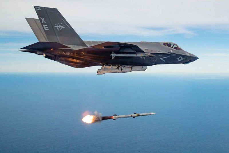 Истребитель f-35c Lightning II