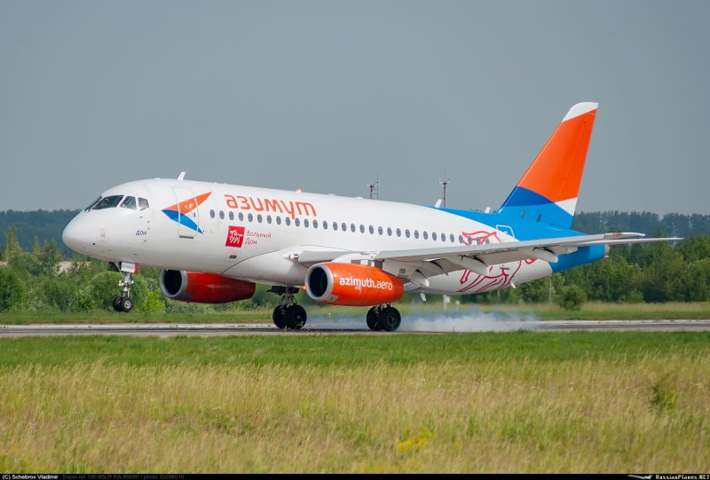 Самолет Sukhoi Superjet 100-95
