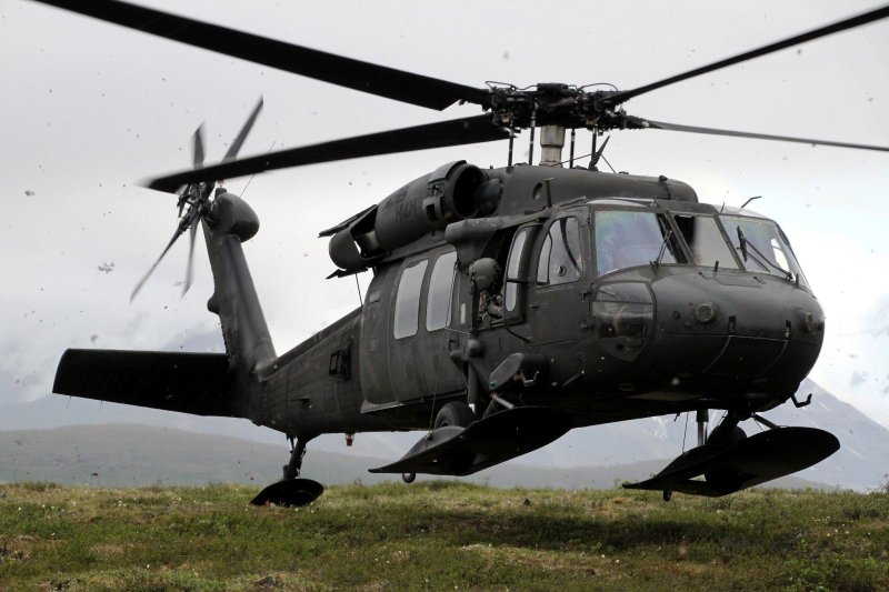 Вертолёт uh-60 Black Hawk