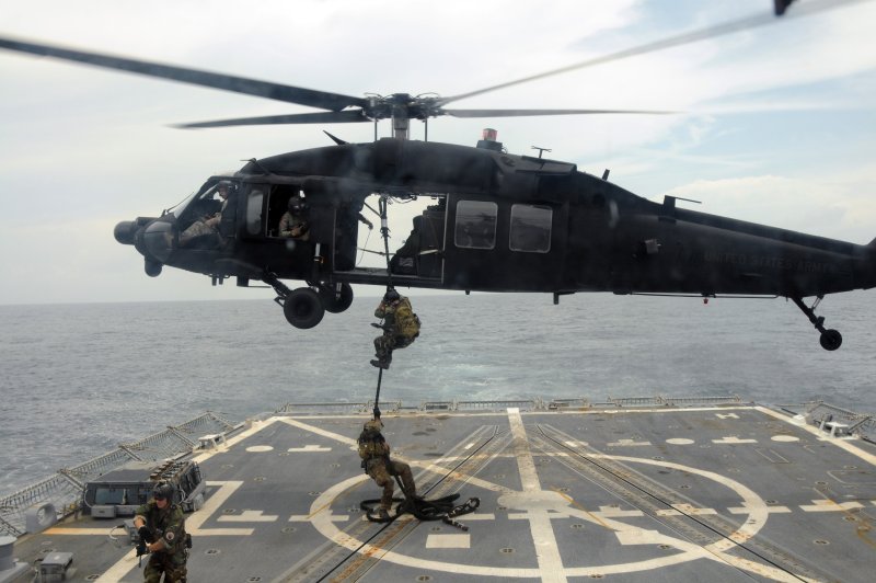 Вертолет Сикорский uh 60