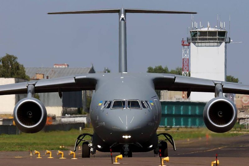 АН-178 транспортный самолёт