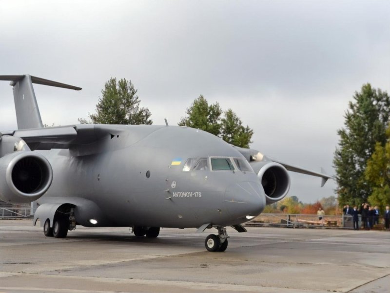АН-178 транспортный самолёт