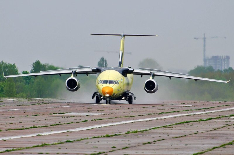 АН-178 транспортный самолёт