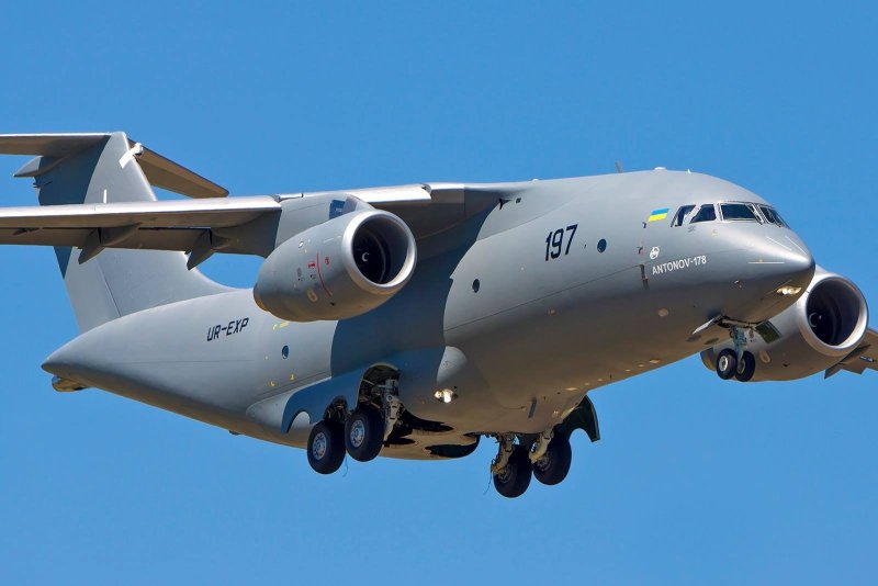 АН-178 транспортный самолёт