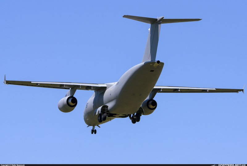 АН-178 транспортный самолёт