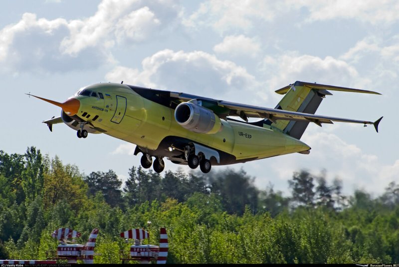 Самолет АН 178