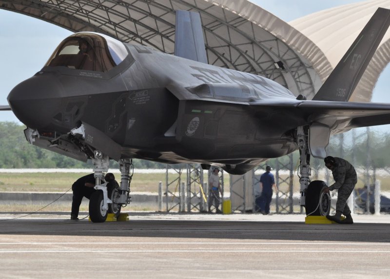 Самолёт пятого поколения f35