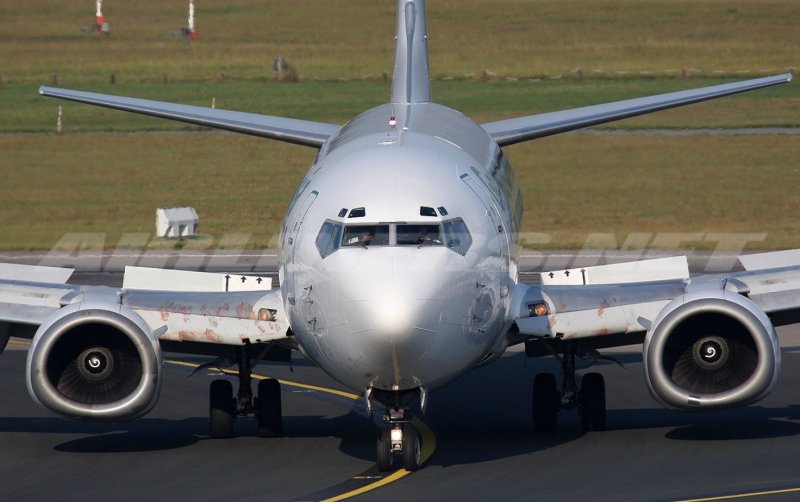 Боинг 737 с земли