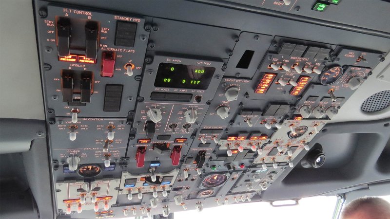 Boeing 737 Max авионика
