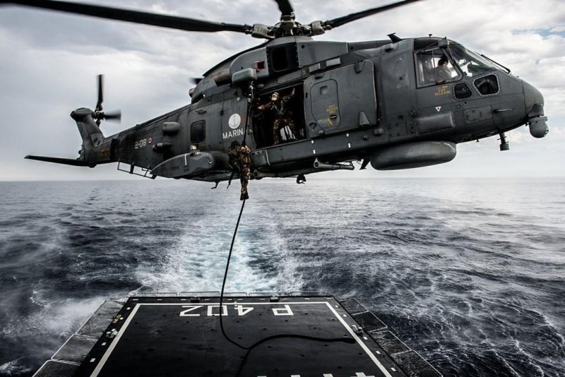 Вертолет aw101 Cockpit