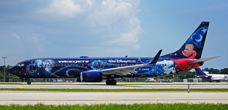Боинг 737 WESTJET Микки Маус