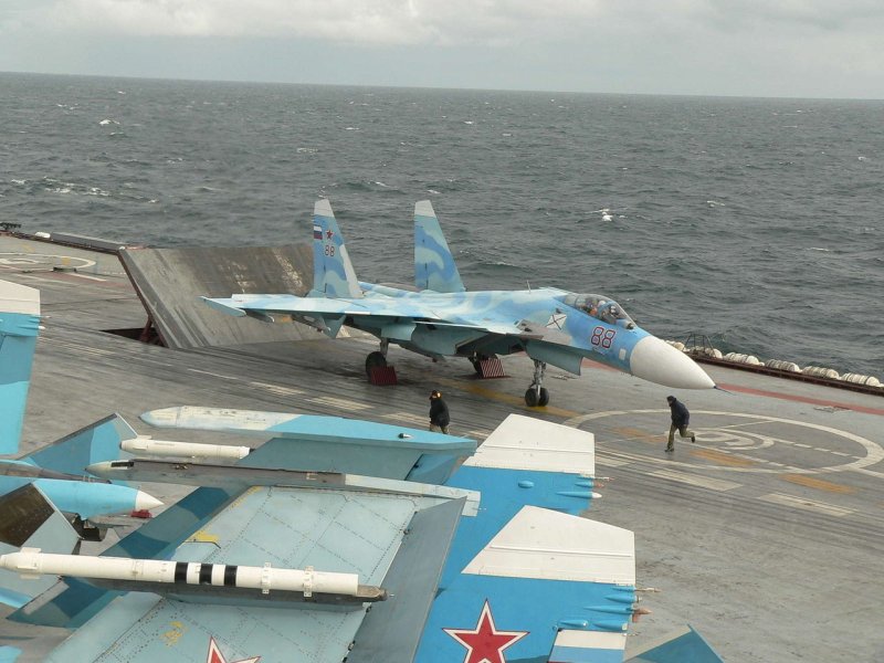 Корабельный истребитель Су-33