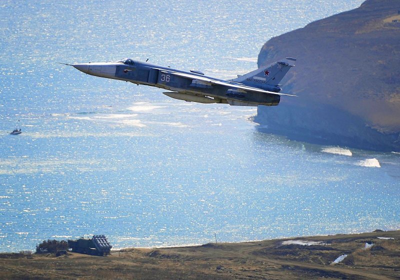 Су-24 над морем