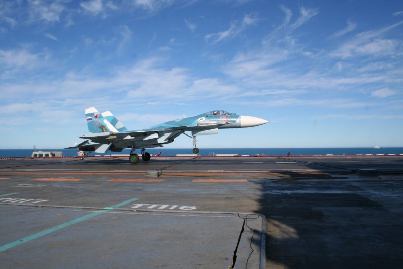 Су-33 палубный бортовой 83